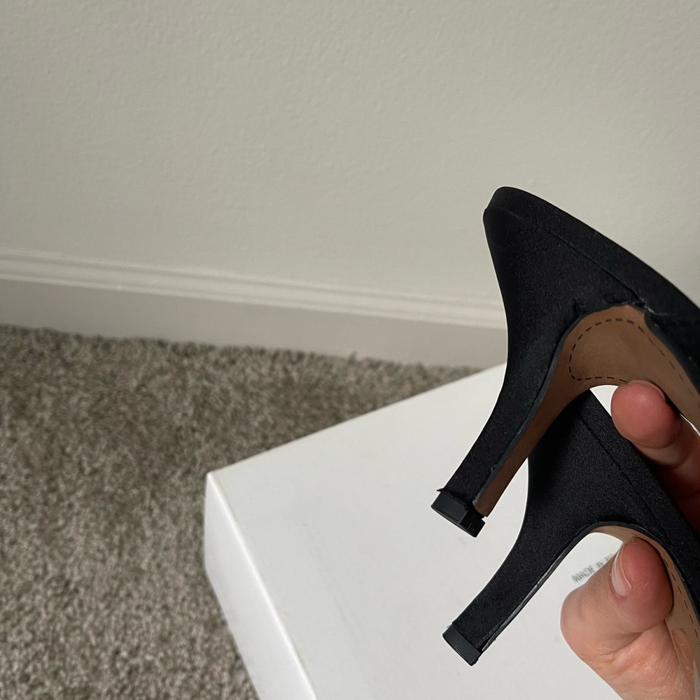 J.Renee MIANNA Pointed Toe Mule Women's Black Bow Size 11 - Picture 8 of 9